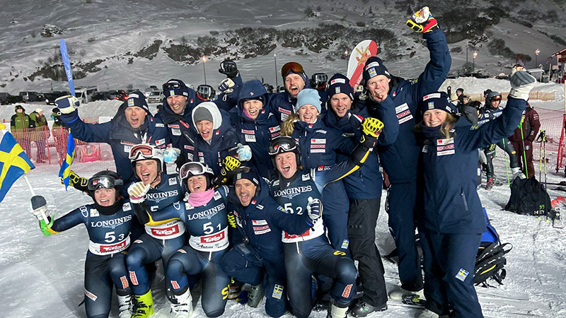 Sveriges lag i Junior-VM i St. Anton efter lagguldet 2023.