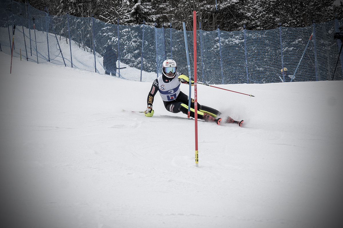 Fabian Ax Swartz under SM-tävlingarna i slalom i Sundsvall 2023.