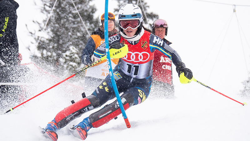 Malva Helm åker slalom. Foto: Erik Segerström