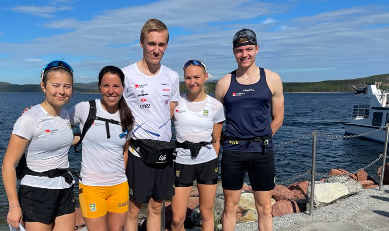 Charlotte Kalla tillsammans med juniorerna Tove Ericsson, Elias Danielsson, Lisa Eriksson och Malte Jutterdal.